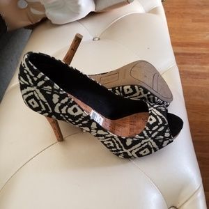 Size 9 Christian Siriano pumps